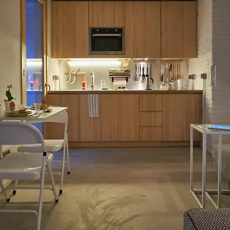 Luxury 1br With Patio Near The Apartment Barcelona
