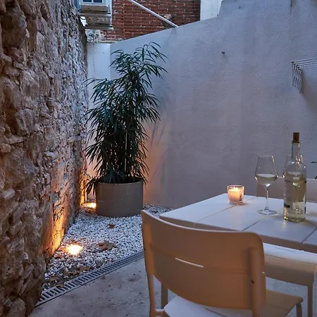 Luxury 1br With Patio Near The Apartment Barcelona