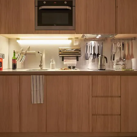 Luxury 1br With Patio Near The Apartment Barcelona